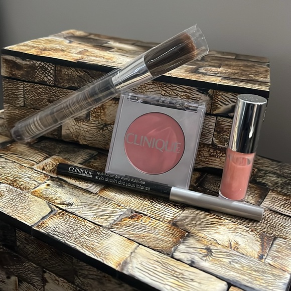 HOST PICK🎉🎈NWT CLINIQUE Powder Blush/Quickliner/Pop Splash Lip Gloss/Blush Brush - Picture 2 of 11